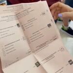 Papeletas de 2019 donde sale cruzada la candidatura del PP y se ve que concurre Cs y Podemos 