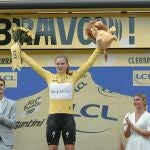 Ciclismo/Tour.- La belga Lotte Kopecky se lleva la primera etapa del Tour femenino con un ataque a 10 kilómetros de meta