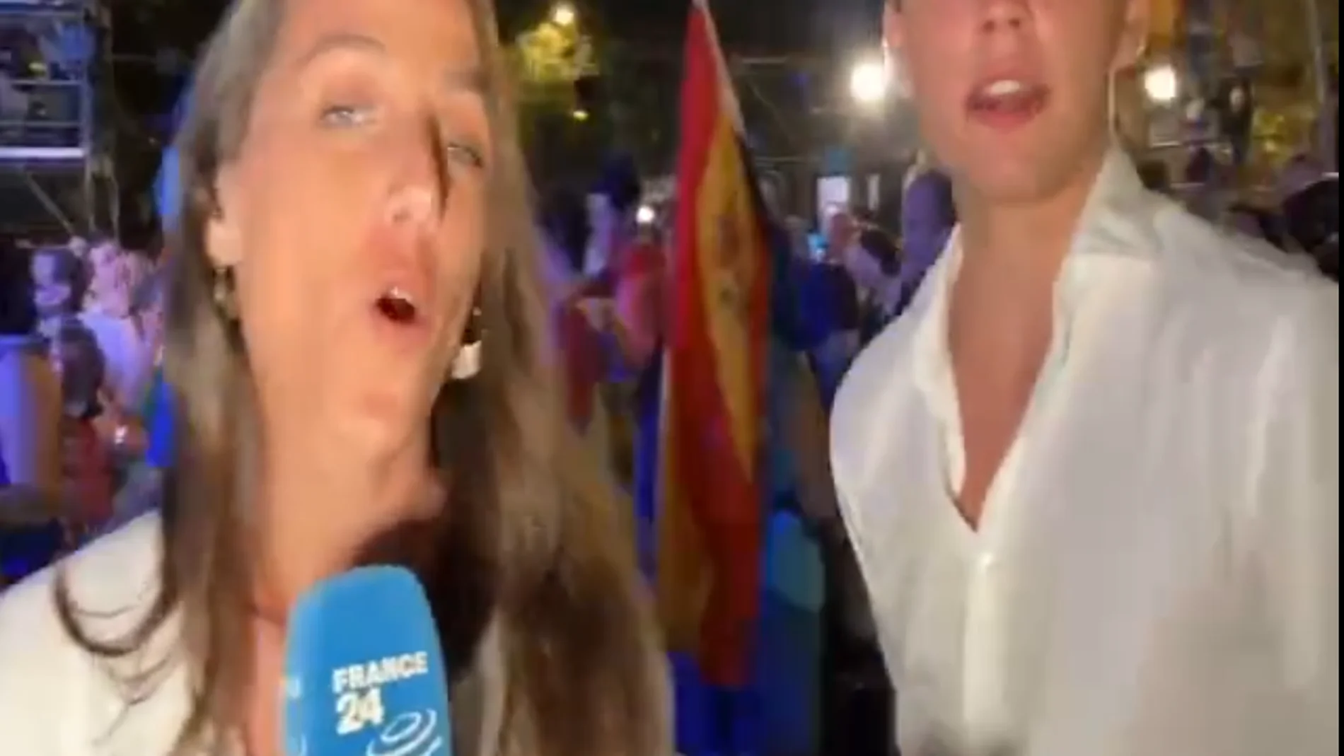 Una reportera francesa denuncia que "un joven del PP" la increpó en directo al grito de "que te vote Txapote"
