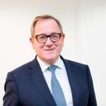 Como CEO de IWG plc, una empresa líder mundial en soluciones de trabajo híbrido para diversas empresas