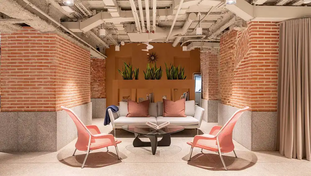 hemos experimentado una demanda récord de nuestras oficinas y espacios de co-working en áreas suburbanas, pequeñas ciudades y zonas rurales en todos los mercados globales en los que operamos