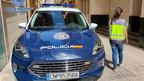 Una patrulla de la Policía Nacional, durante la operación