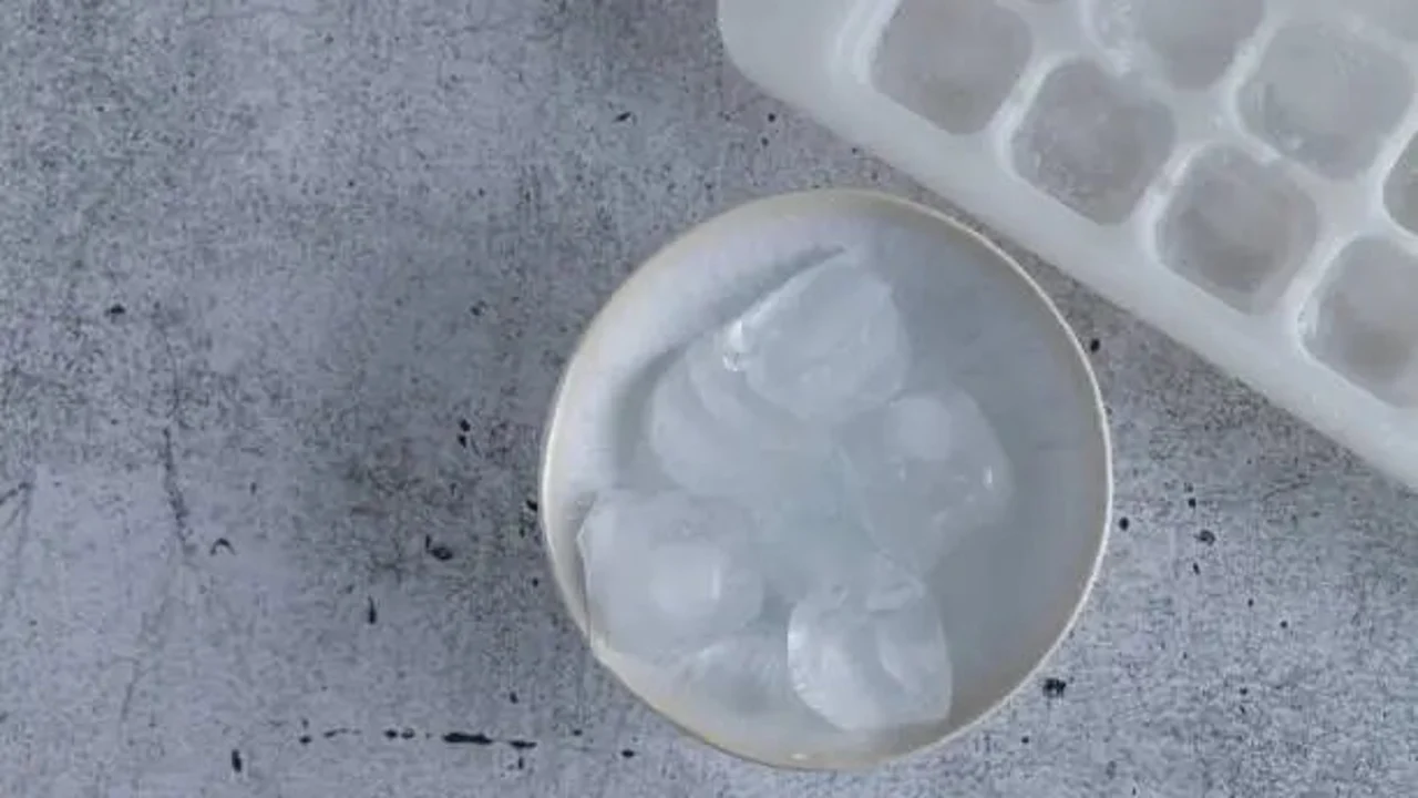 El truco para que los cubitos de hielo se congelen antes y tarden