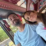 Gloria Camila y su novio, David, en China