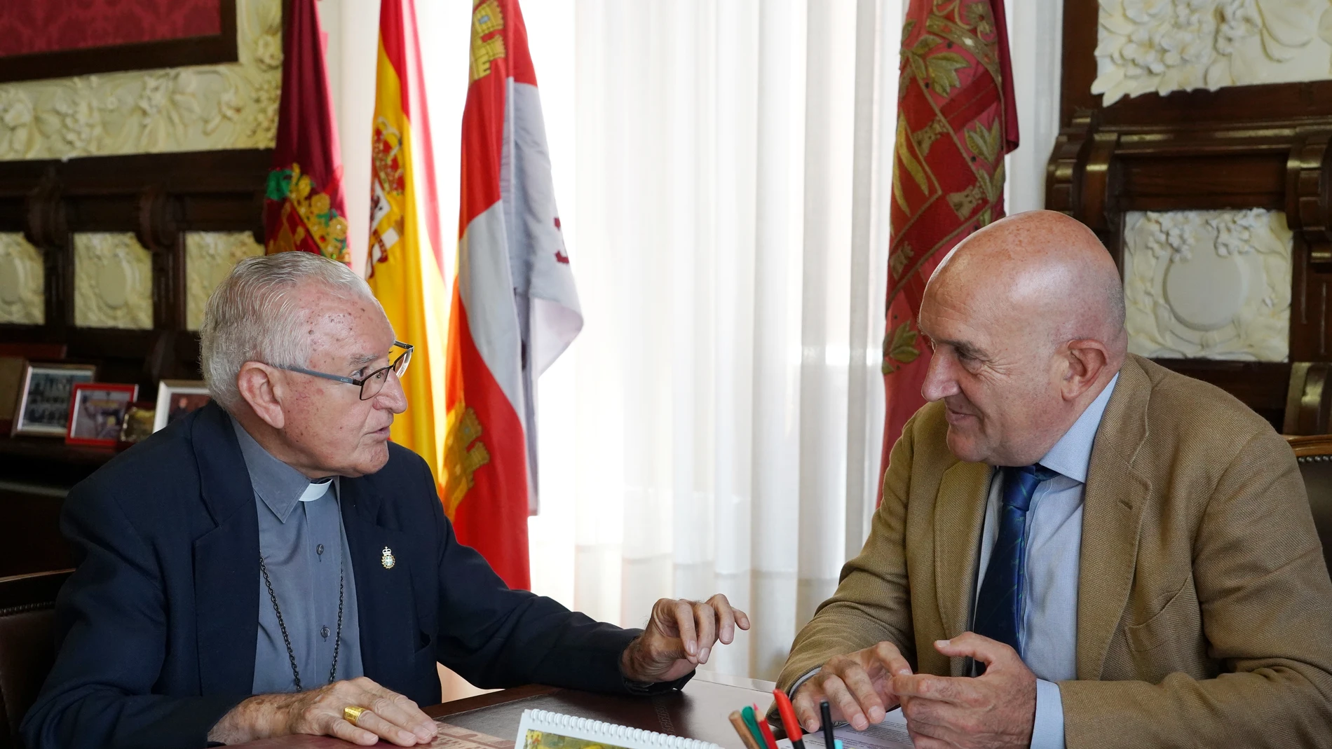 Nicolás Castellanos junto a Jesús Julio Carnero