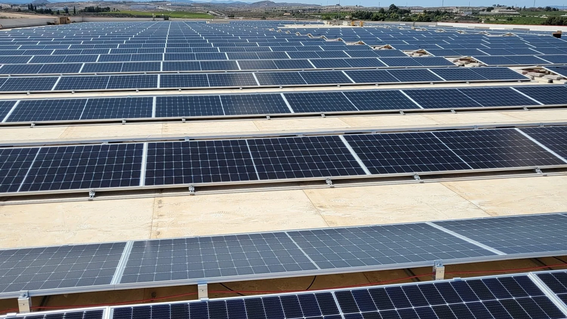 Planta fotovoltaica instalada en la cubierta de la nueva planta productiva de Fripozo GRUPO FUERTES 27/07/2023