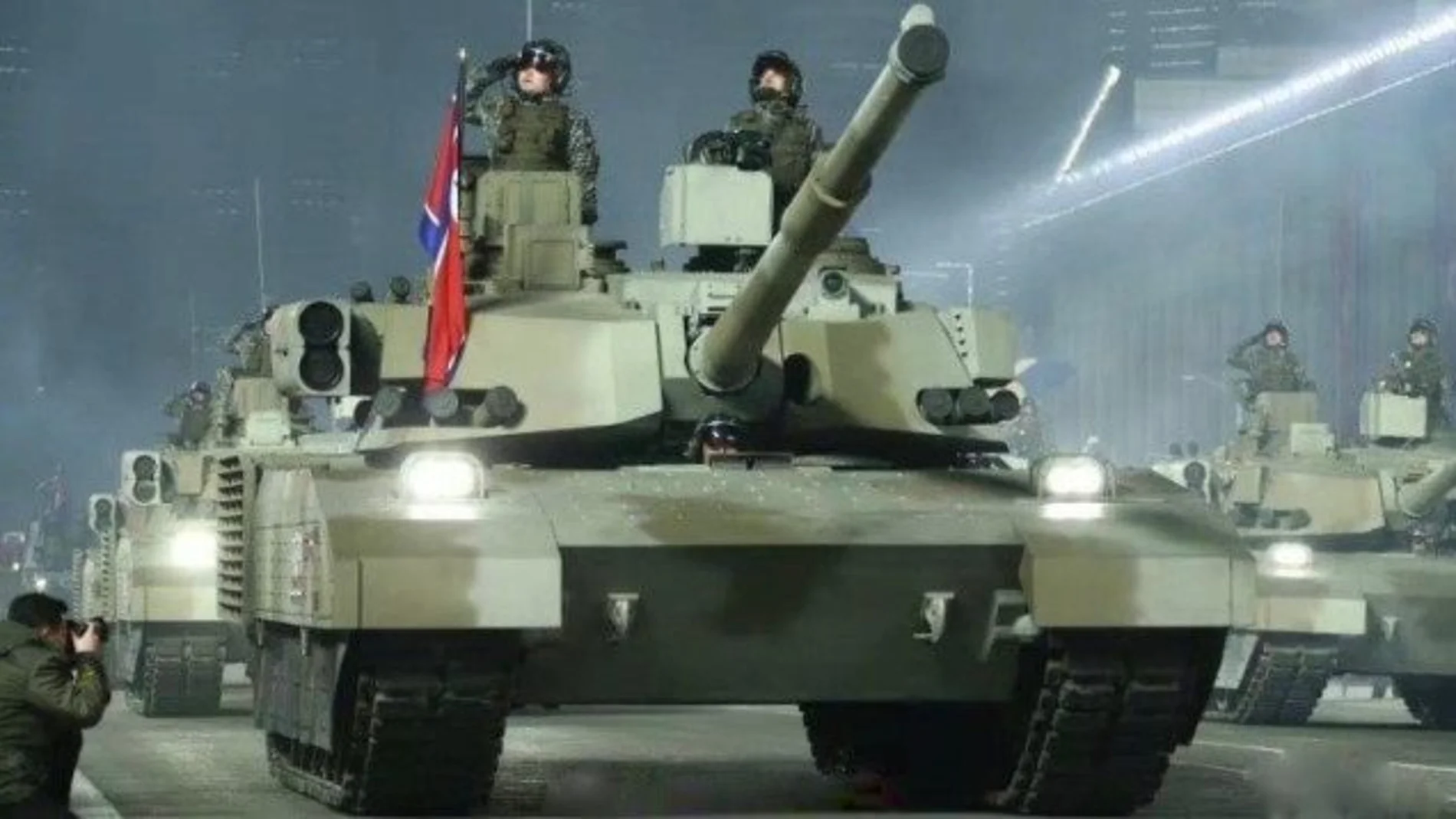 Imagen del nuevo carro de combate de Corea del Norte que se ha visto en un desfile militar