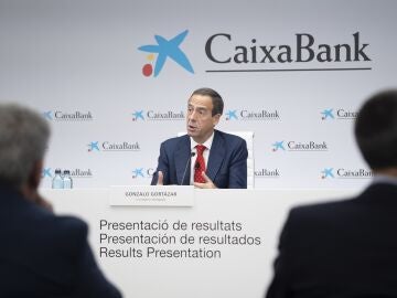 CaixaBank cifra la carga fiscal de la banca en el 40% y cuestiona que se les 