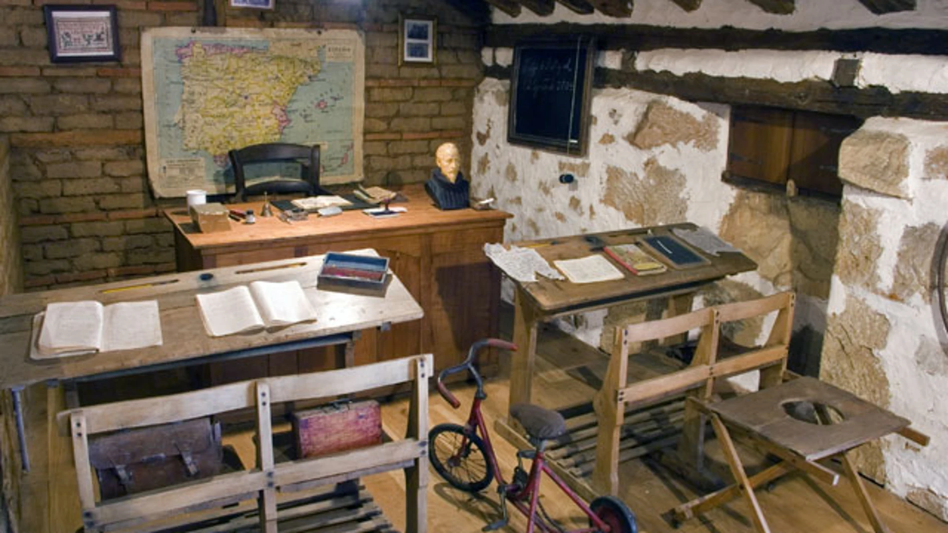 El Museo conserva una auténtica escuela antigua en su interior