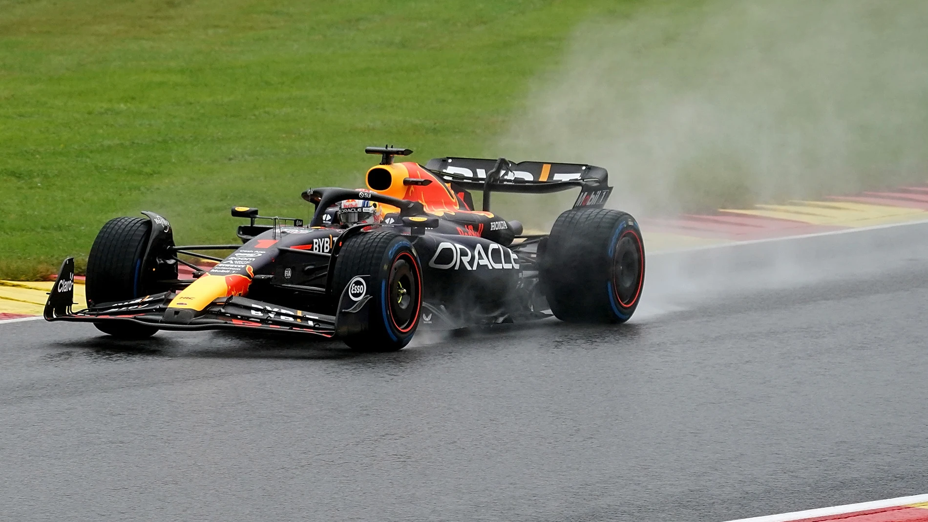 Max Verstappen marcó el mejor tiempo en Spa, pero saldrá sexto por una sanción