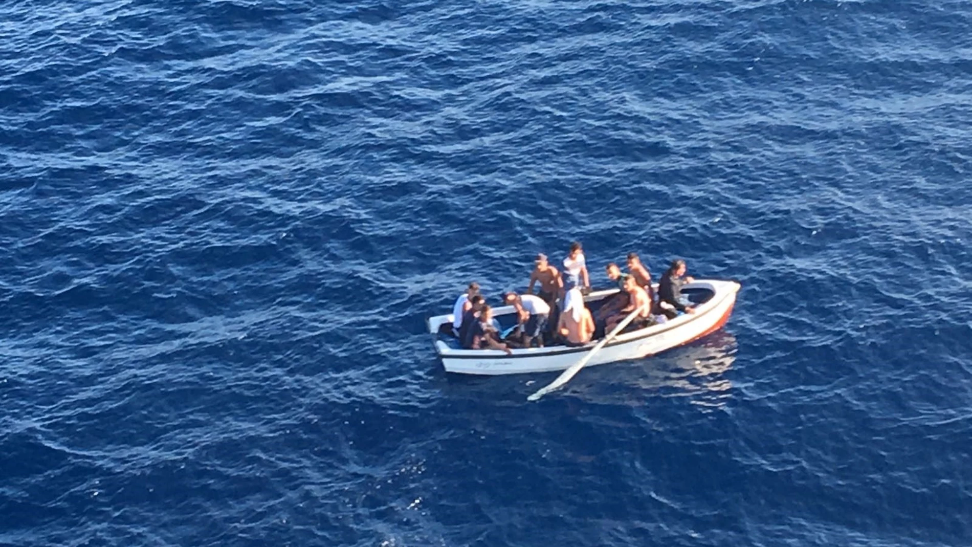 Rescatadas 22 personas llegadas este domingo en patera al sur de Ibiza