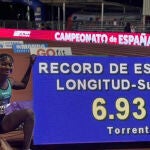  ¡Nuevo récord de España! marcado por un error en la medición y viento en el campeonato de longitud.