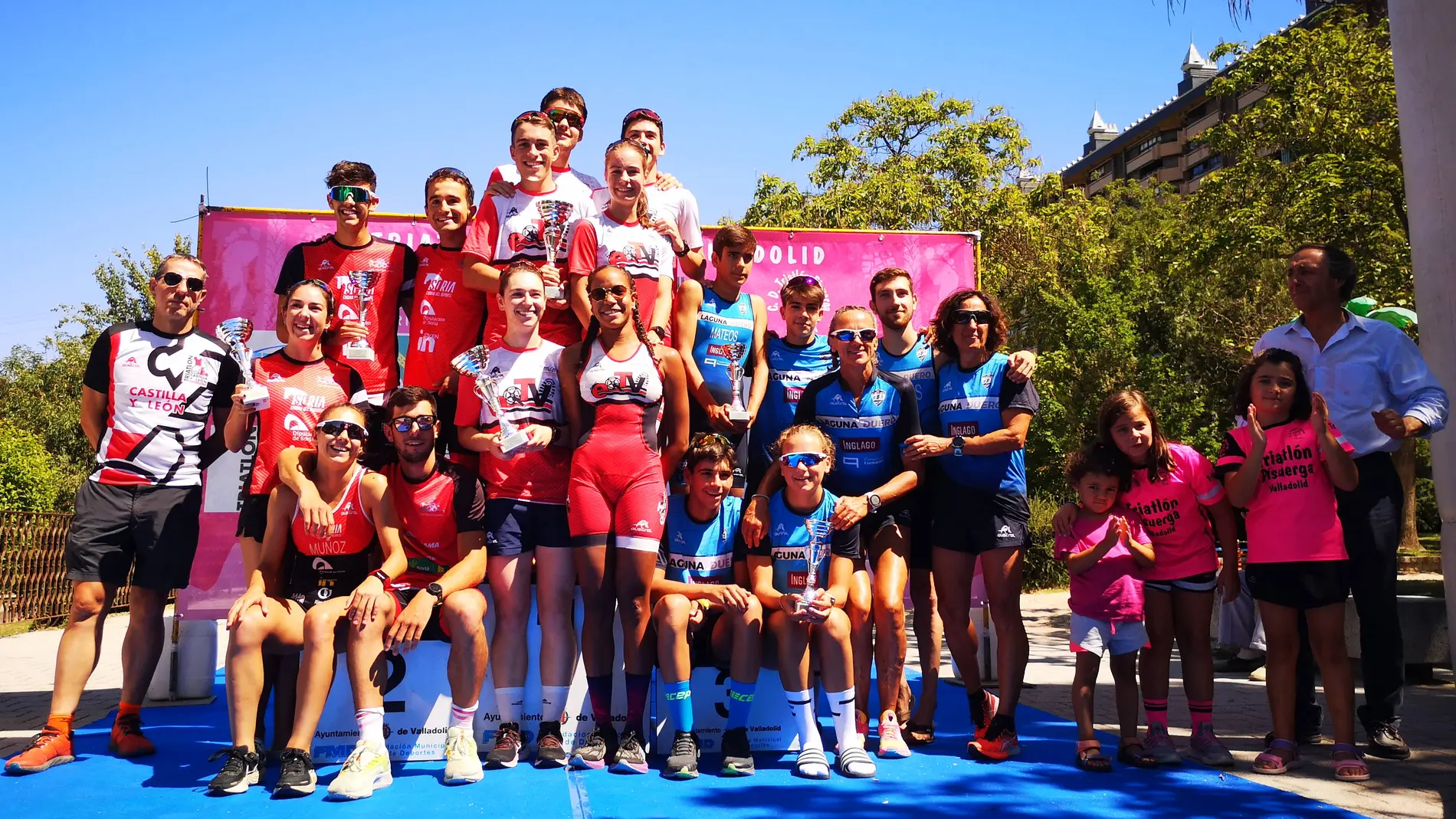 Podio de los equipos