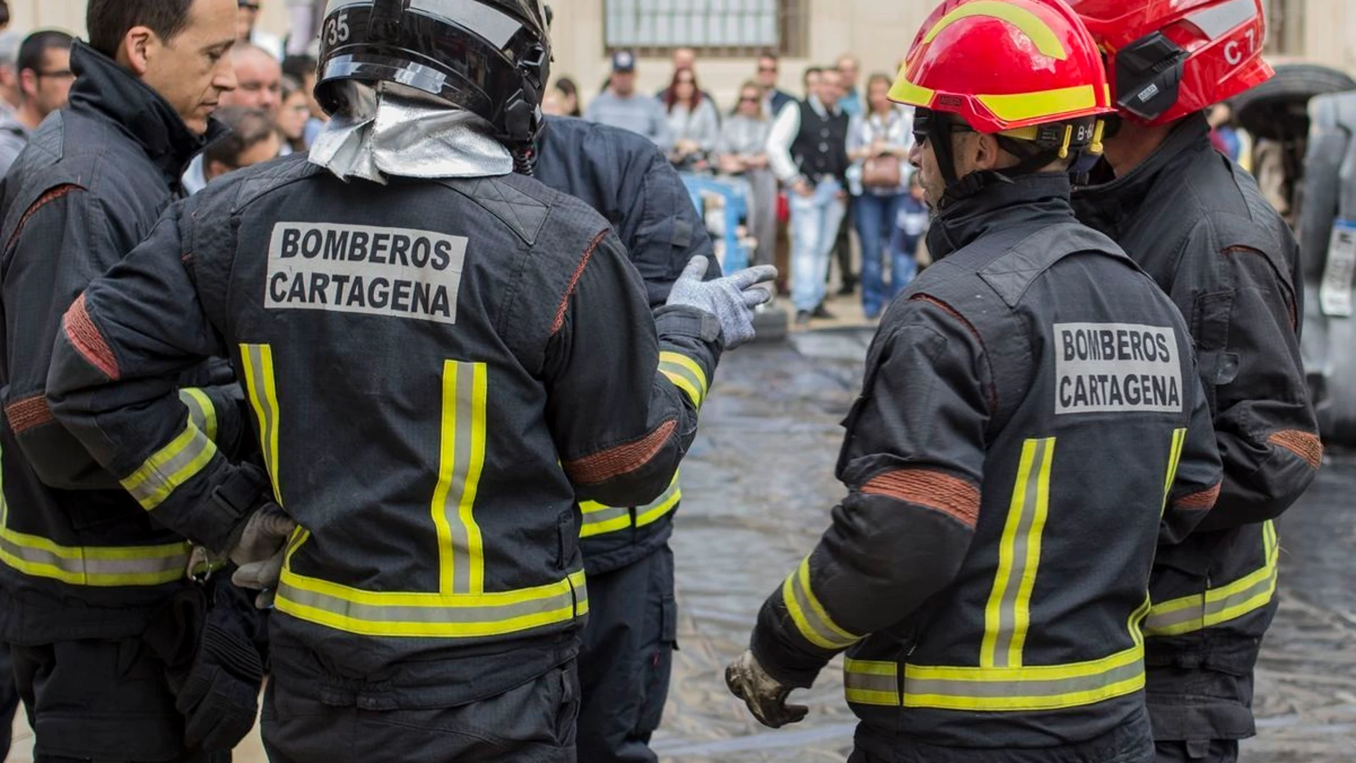MURCIA.-El Ayuntamiento de Cartagena adquirirá 109 trajes de intervención ligeros para los bomberos