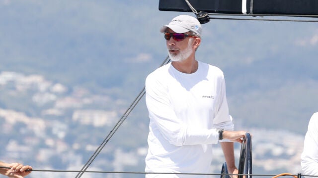 El Rey Felipe VI a bordo del Aifos en Mallorca