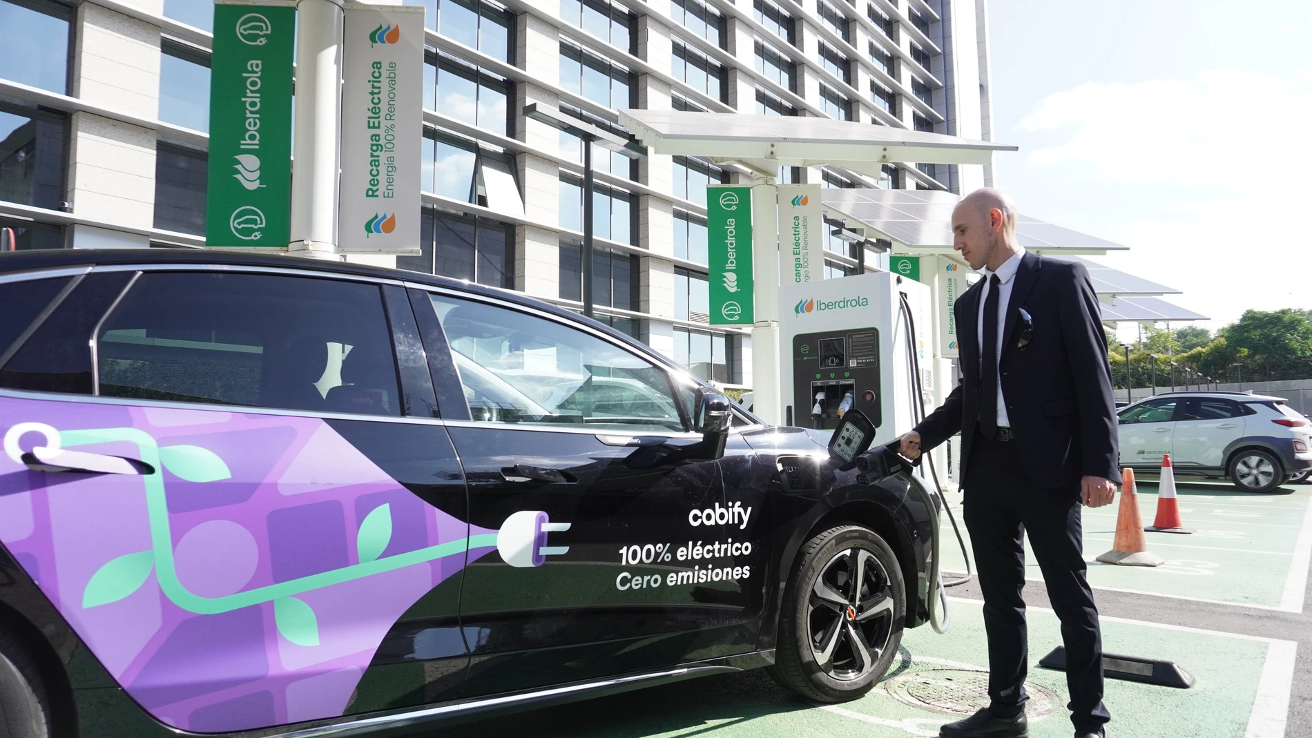 Iberdrola y Cabify firma una alianza para impulsar la movilidad sostenible para conductores de la plataforma IBERDROLA 31/07/2023