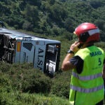 El autobús siniestrado en la subida a los Lagos de Covadonga en los Picos de Europa en Asturias