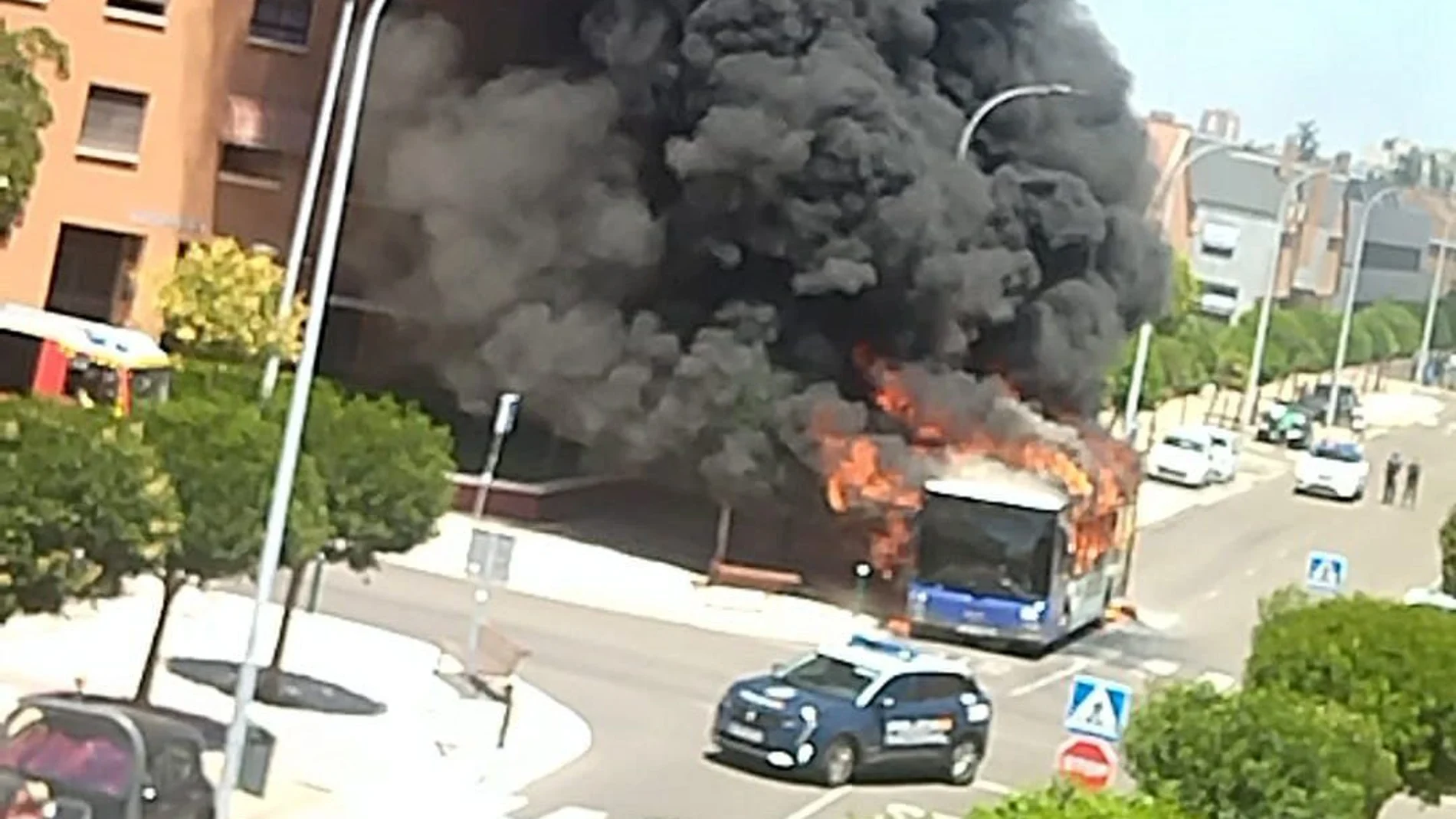Arde un autobús en Valladolid sin causar daños personales a los cuatro pasajeros que transportaba