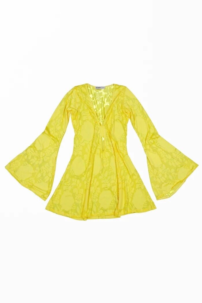 Vestido amarillo.