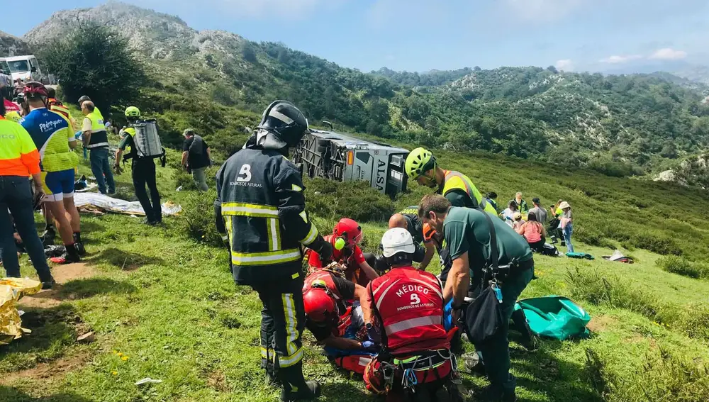 La Guardia Civil investiga las circunstancias del accidente del autobús en la subida a Lagos de Covadonga