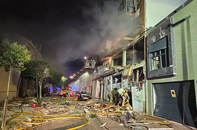 Un muerto y al menos una decena de heridos en la fuerte explosión de gas que ha destrozado un edificio en Valladolid