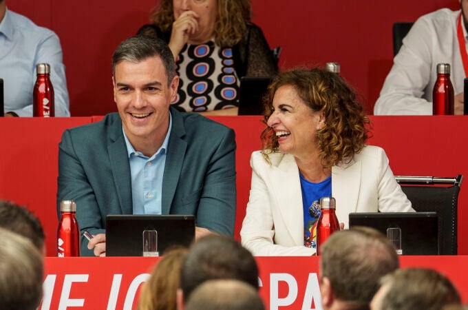 Pedro Sánchez y María Jesús Montero en la Ejecutiva del PSOE en Ferraz