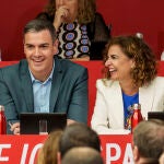 Pedro Sánchez y María Jesús Montero en la Ejecutiva del PSOE en Ferraz