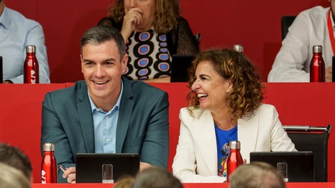 Pedro Sánchez y María Jesús Montero en la Ejecutiva del PSOE en Ferraz