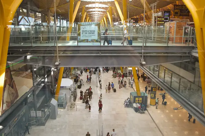 El aeropuerto de Madrid sigue siendo el más transitado de España en agosto, con más de 5,5 millones de pasajeros, por delante de Barcelona