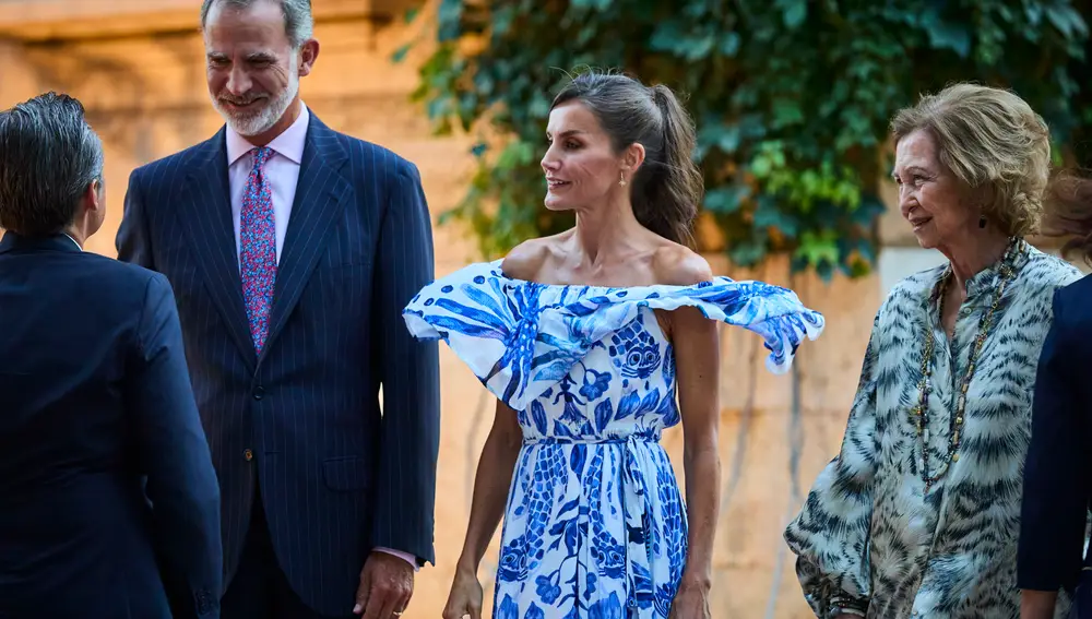 Recepción oficial Reyes Felipe y Letizia en Palacio de Marivent a la sociedad balear. © Alberto R. Roldán / Di