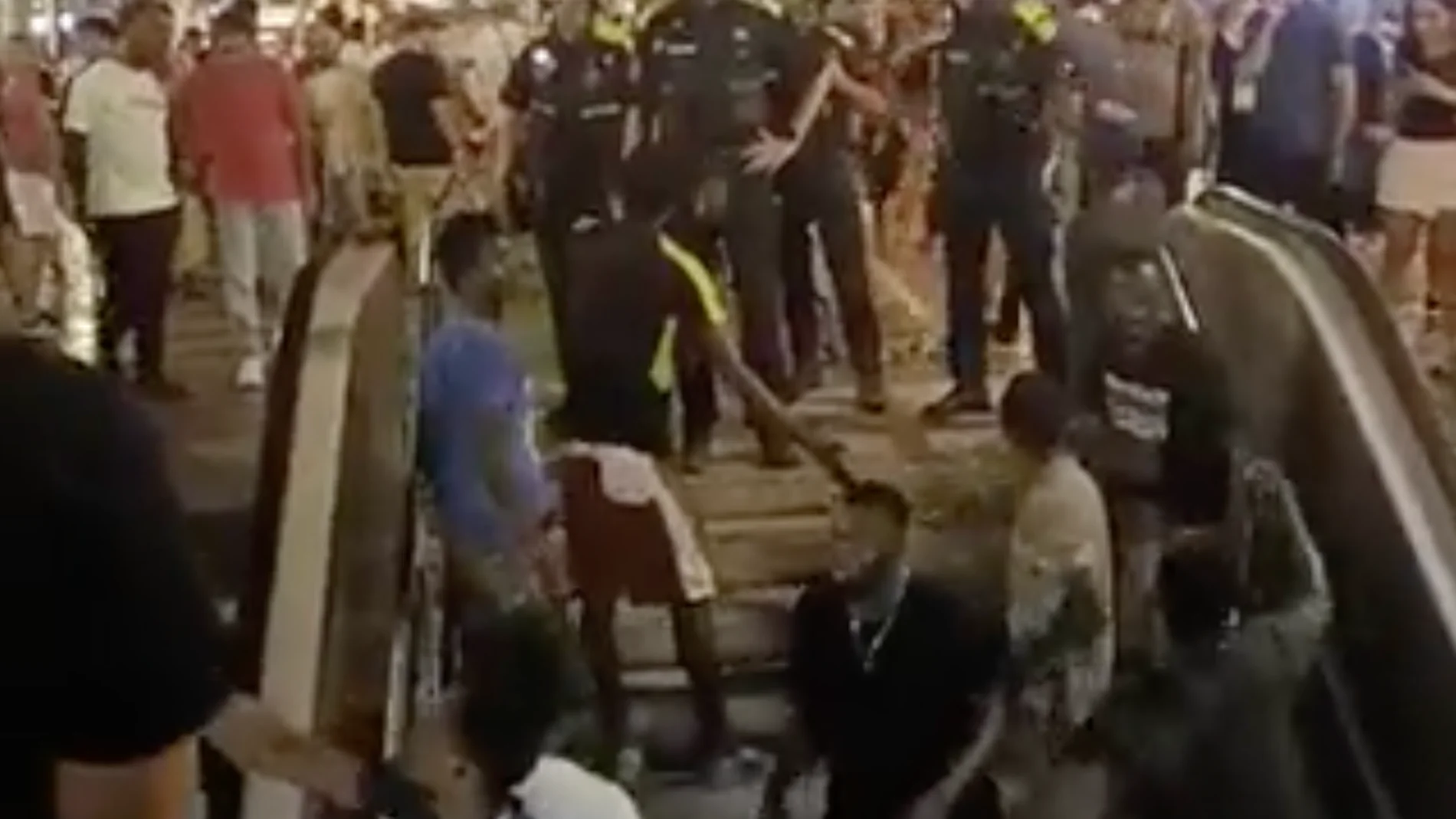 Debate sobre seguridad ciudadana en Barcelona tras este video viral en la salida del metro Las Ramblas