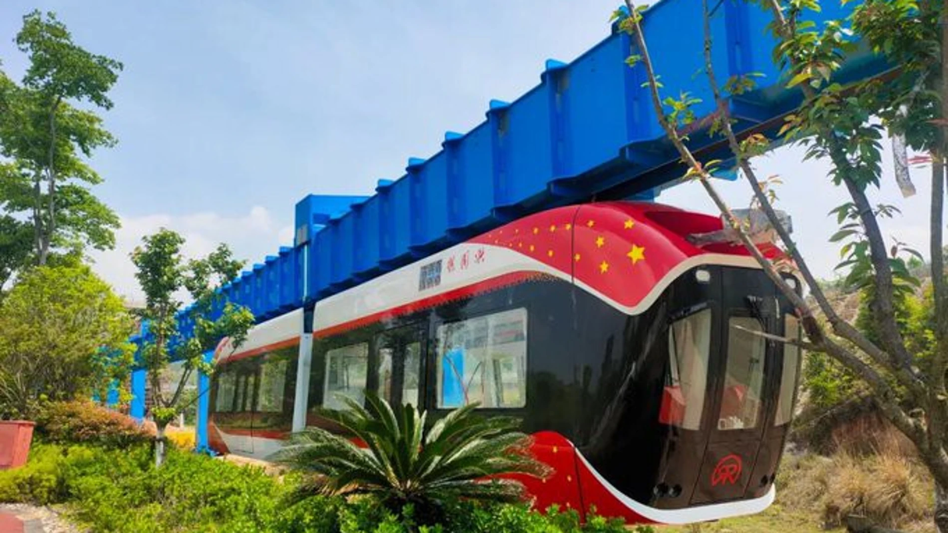 China Revoluciona el Transporte con el Primer Ferrocarril de Levitación Magnética Sin Electricidad.