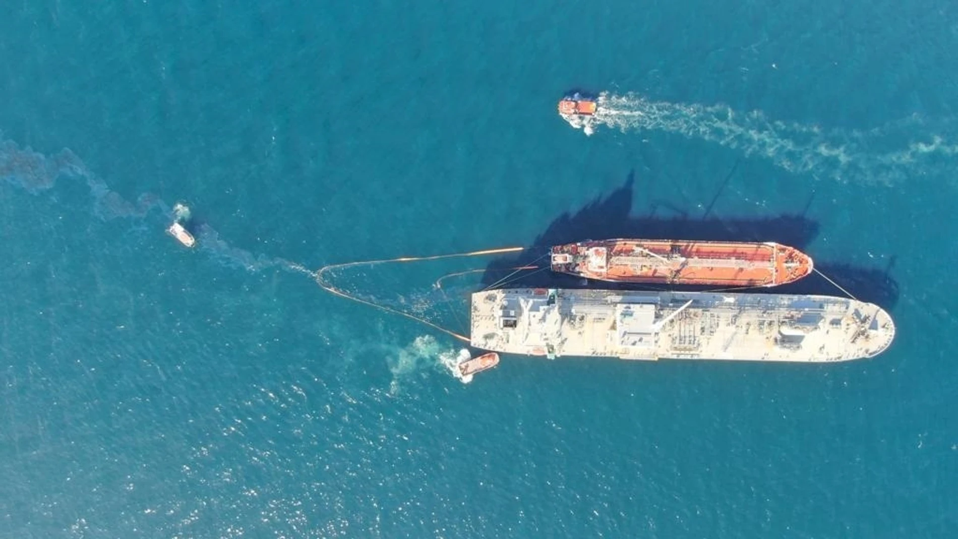 Alerta en la Bahía de Algeciras por el vertido de fuel