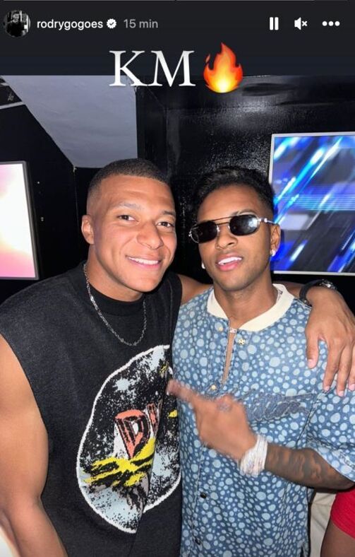 Rodrygo con Kylian Mbappé