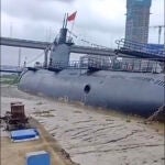Aparece un submarino en las calles de China tras las inundaciones 