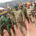 Miles de manifestantes a favor del golpe en Níger y en contra del ultimátum de la Cedeao