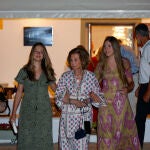 Leonor y Sofía junto a su abuela en Mallorca