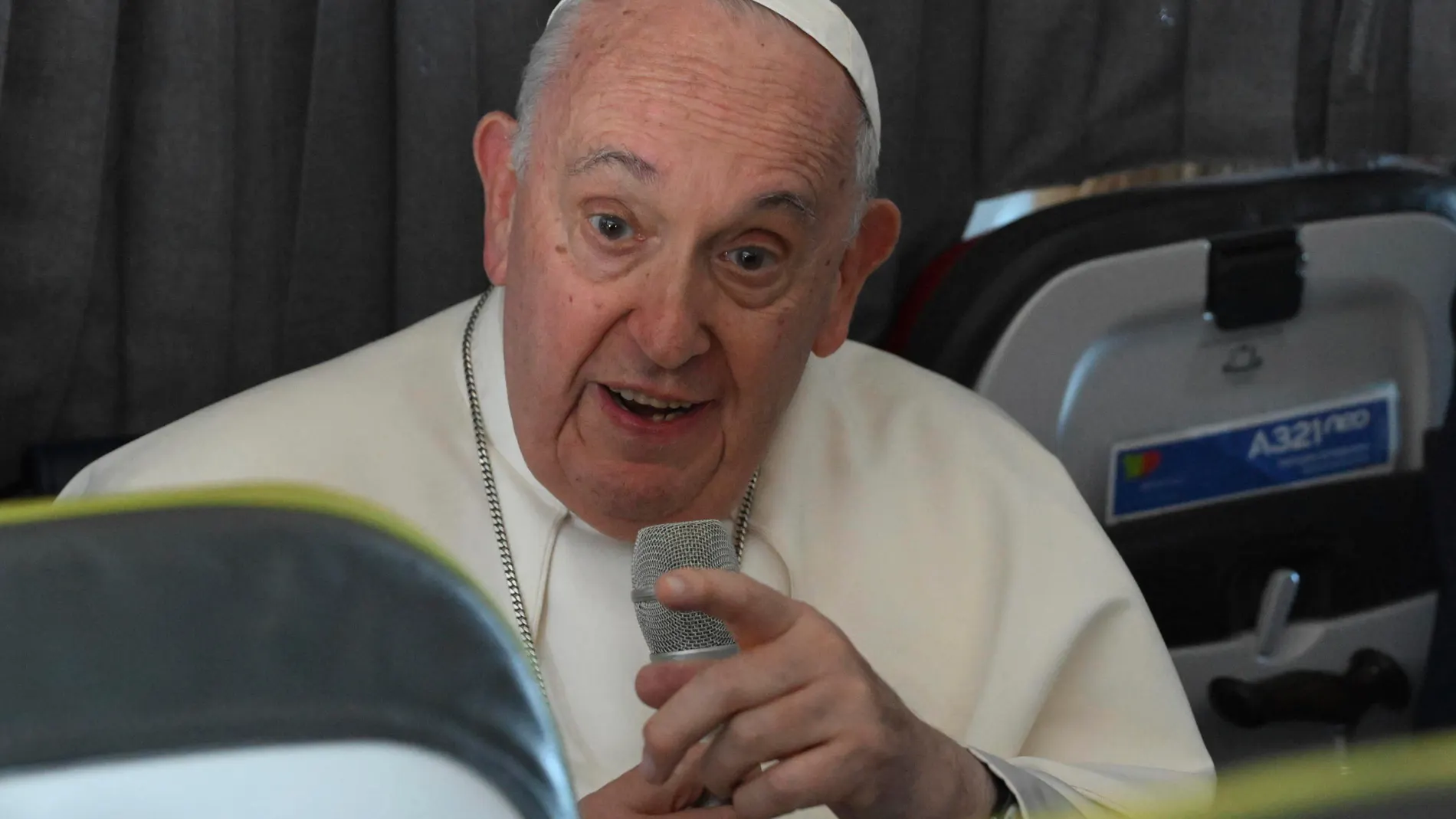 El Papa habla a los periodistas en el vuelo de vuelta de la JMJ 