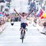 Ciclismo/Mundial.- Mathieu van der Poel se viste de arcoíris con una exhibición en el Mundial de Glasgow