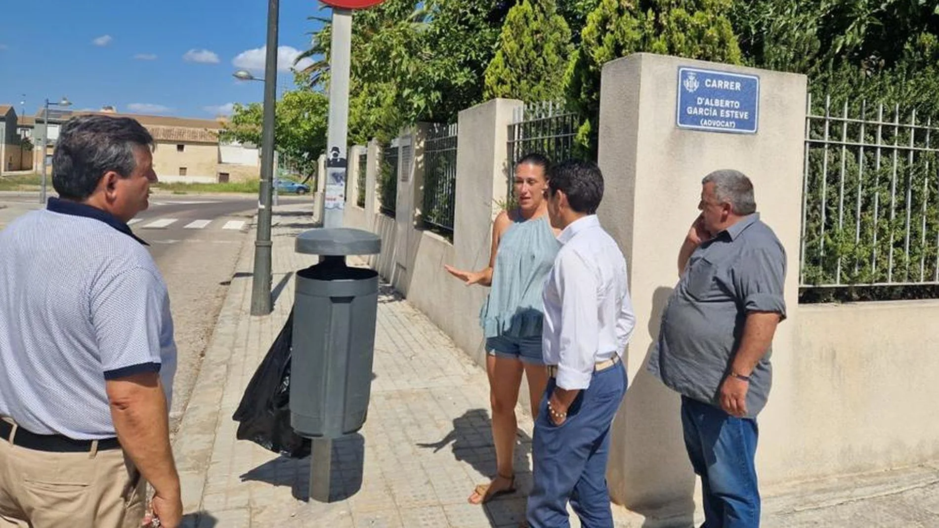 Carlos Mundina charla con los vecinos de La Punta
