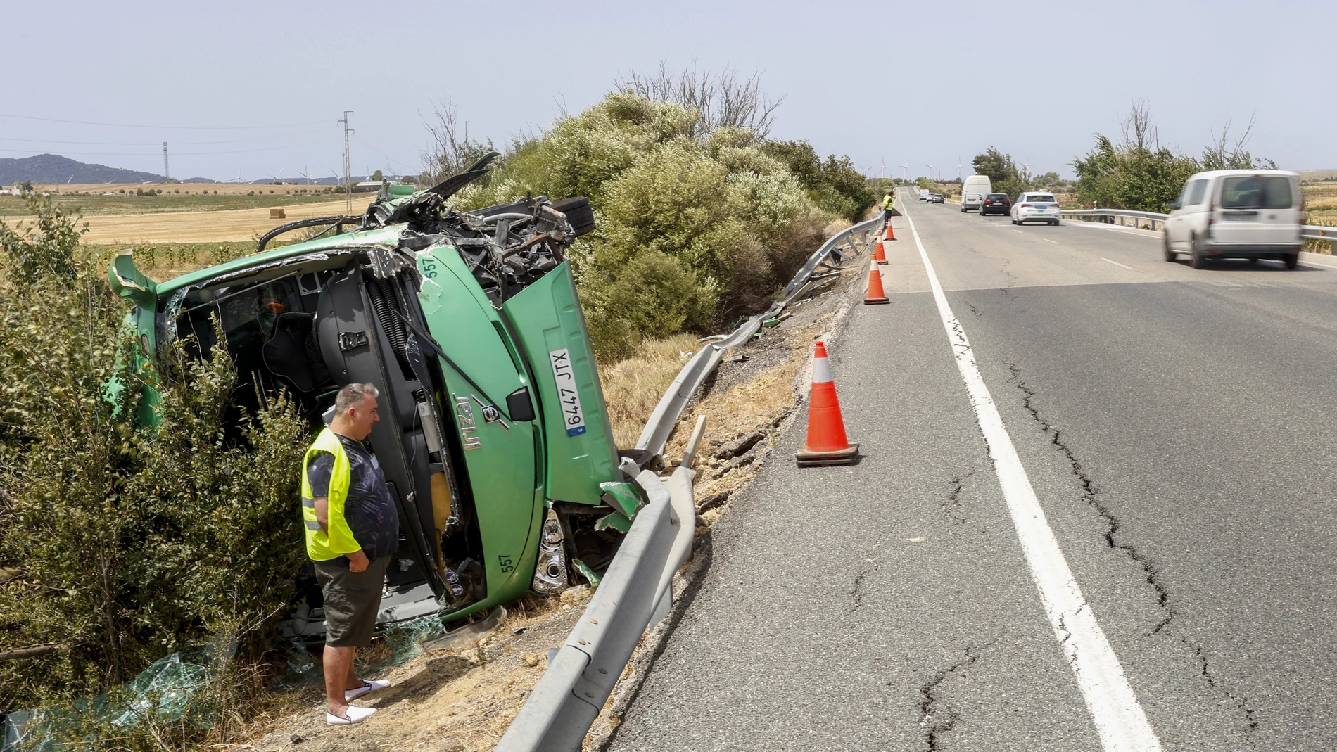 Un choque frontal entre un autobús y una motocicleta ha provocado este lunes la muerte del piloto de la moto en la N-340 a la altura del municipio de Tarifa (Cádiz)