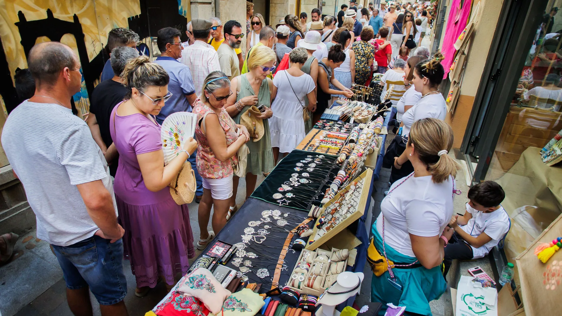 Ciudad Rodrigo reivindica su comercio durante un multitudinario Martes Mayor