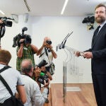 Espinosa de los Monteros alega motivos personales para dejar el Congreso y la dirección de Vox, pero seguirá de afiliado