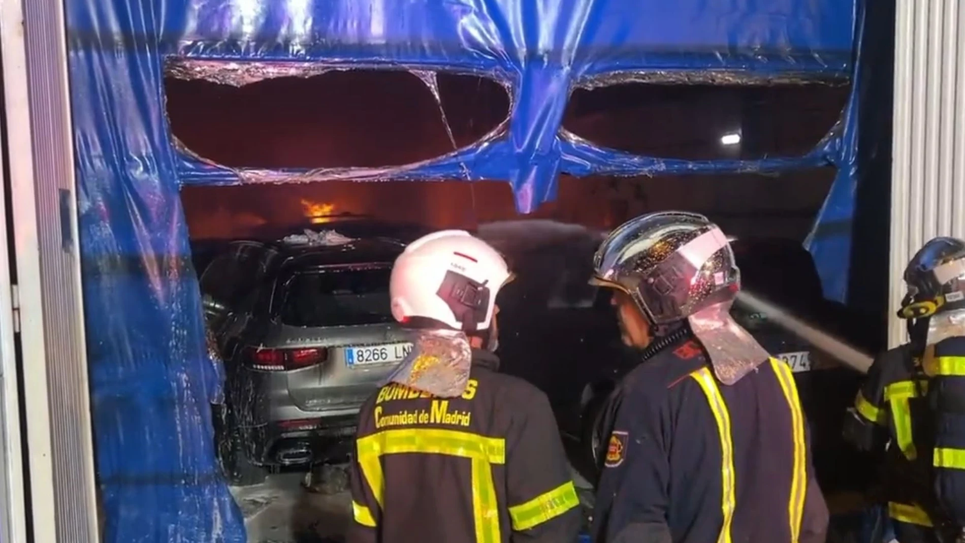 Bomberos de la Comunidad de Madrid extinguen un incendio en una nave de reparación de coches en Colmenar Viejo112 COMUNIDAD DE MADRID08/08/2023