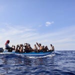 Al menos 41 migrantes muertos en un naufragio frente a la isla italiana de Lampedusa (Italia)