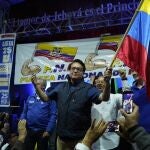 El candidato presidencial Fernando Villavicencio participa en un mitin de campaña, minutos antes de ser asesinado