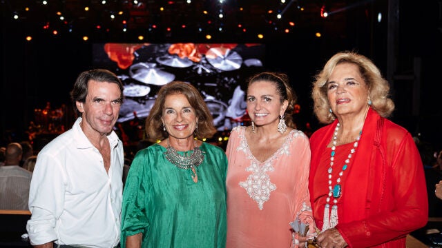 Ana Botella y Aznar disfrutando del concierto de Eros.