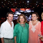 Ana Botella y Aznar disfrutando del concierto de Eros.