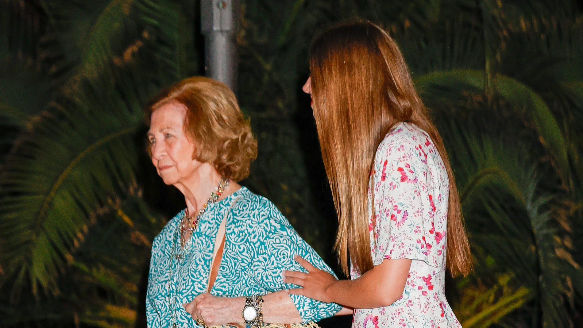 La Reina Sofía le ha robado a Letizia su bolso.