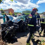 Tres heridos en el choque de un turismo contra un árbol en Carrizo de la Ribera (León)